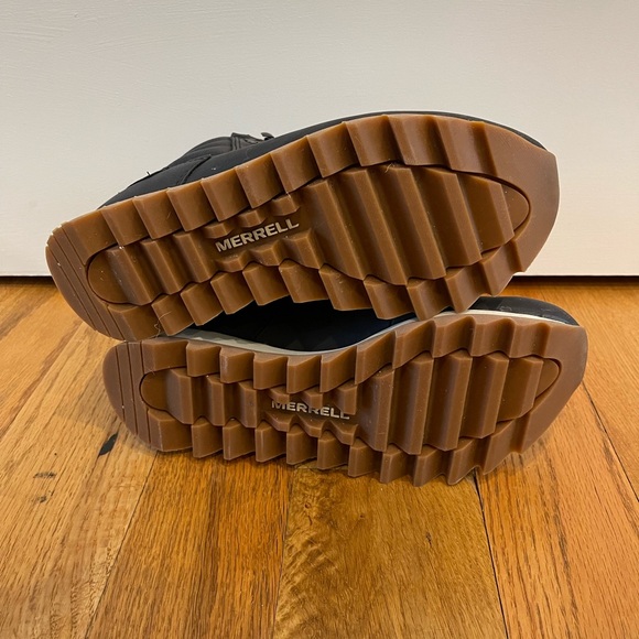 Merrell hiking boots. Size 8. Like new, worn once. - Picture 2 of 6